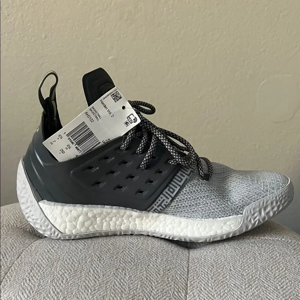 NWT adidas Harden Vol 2 in Concrete Gray and Black in Size 7